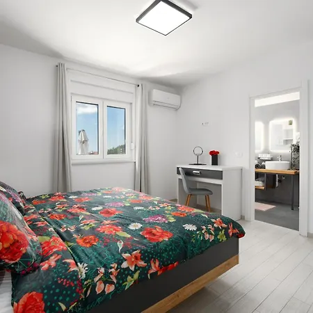 Holiday home Jasminka Mit Pool Und Jacuzzi *