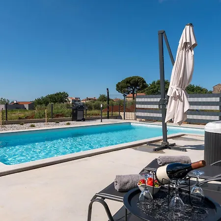 Jasminka Mit Pool Und Jacuzzi Holiday home