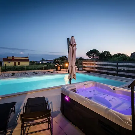 Jasminka Mit Pool Und Jacuzzi Holiday home Kastelir