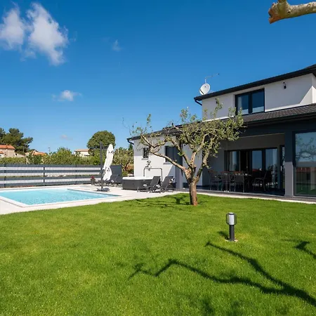 Jasminka Mit Pool Und Jacuzzi