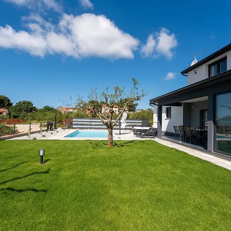 Holiday home Jasminka Mit Pool Und Jacuzzi Kastelir